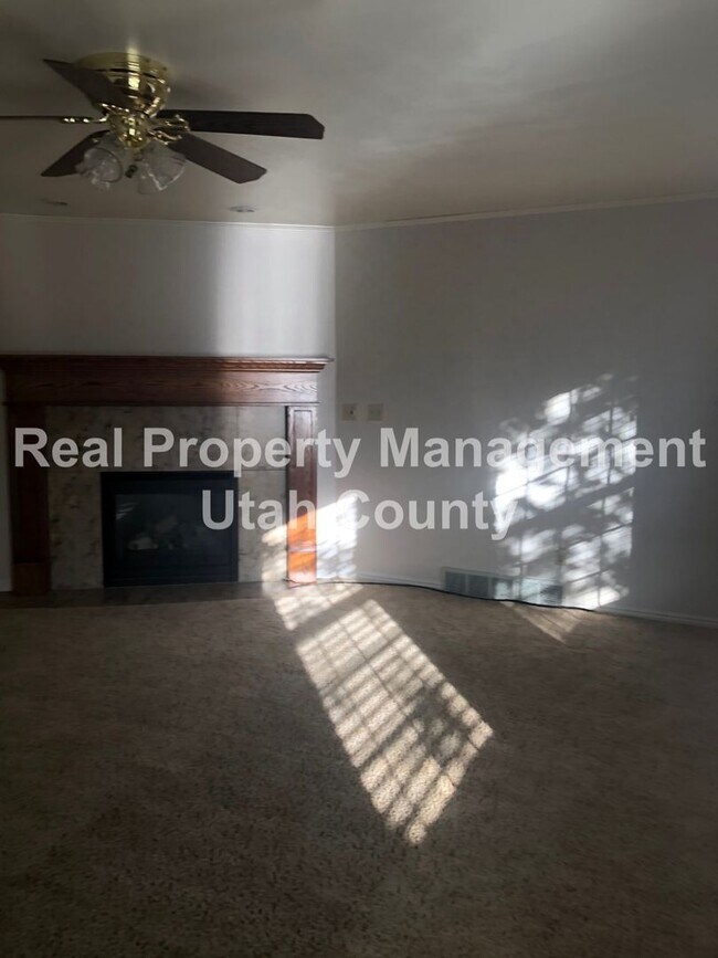 Building Photo - Spacious Lehi Home