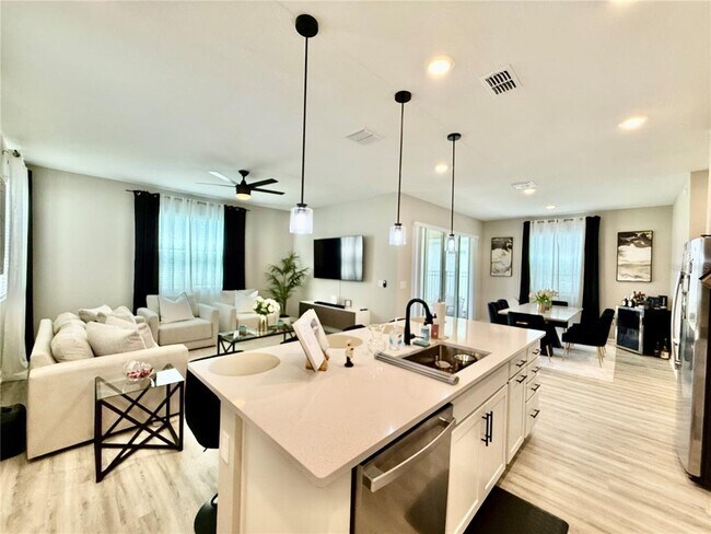 Building Photo - 6255 Golden Bch Dr