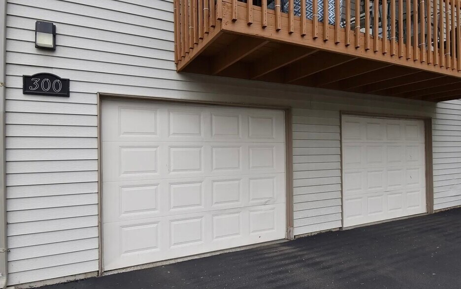 Building Photo - 300 Woodridge Cir