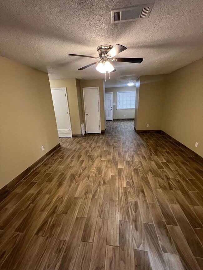 Building Photo - Cozy 2 bedroom 1 bath ranch duplex NOW AVAILABLE!