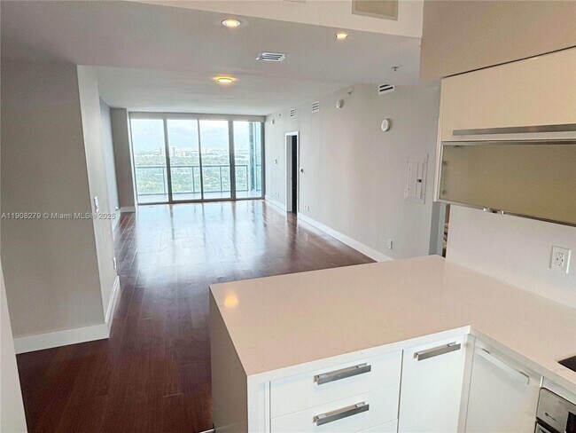 Building Photo - 601 NE 36th St