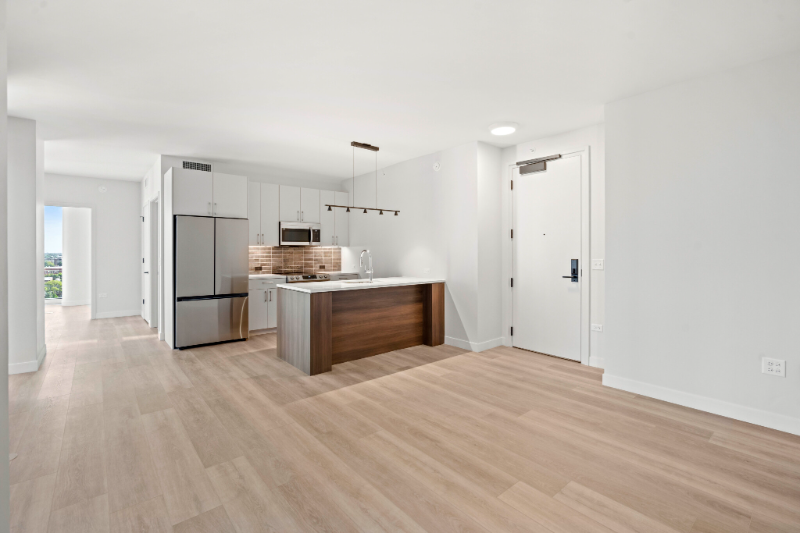 Building Photo - 1102 W Van Buren St