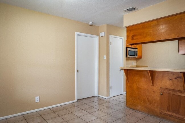 Building Photo - 122 Garden Crest Cir