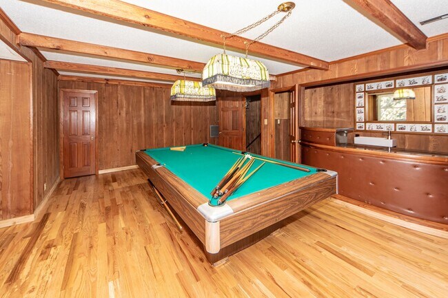 Building Photo - 4 Bedroom 2.5 Bath House in Montclair - We...