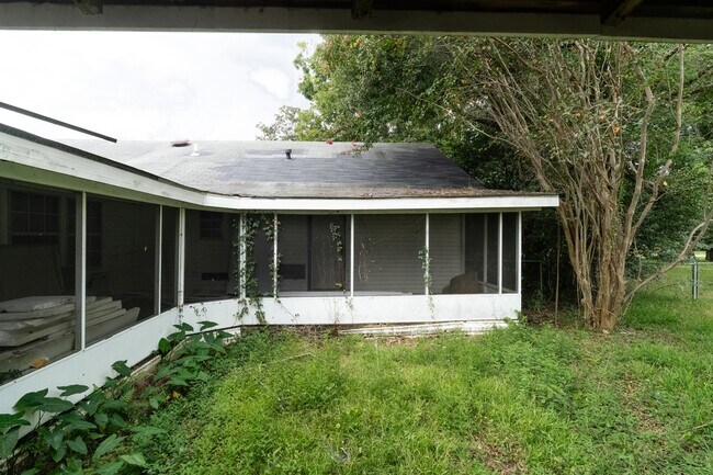 Building Photo - 8875 Franklin Ave