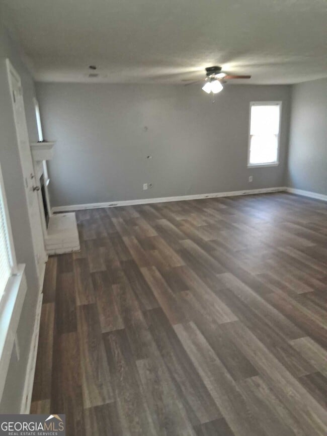 Building Photo - 2798 Country Ct SE