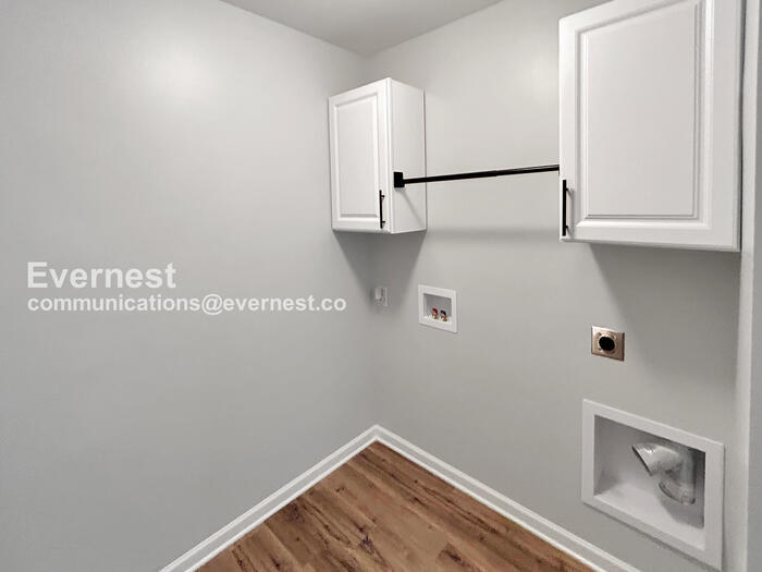 Building Photo - 322 Fenrose Dr