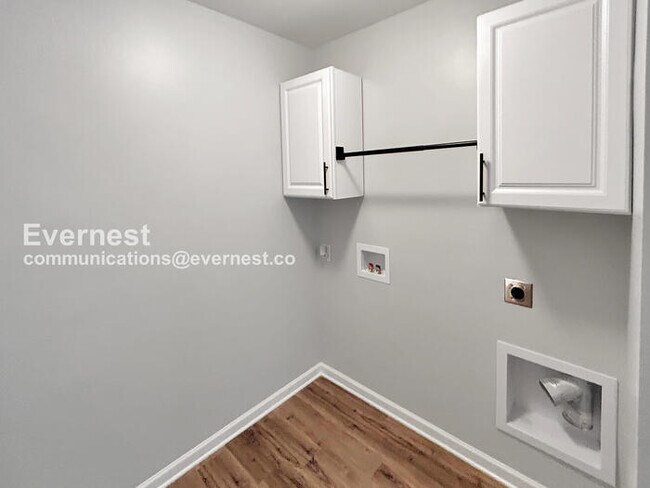 Building Photo - 322 Fenrose Dr