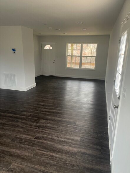 Building Photo - 167 S Earls Ave