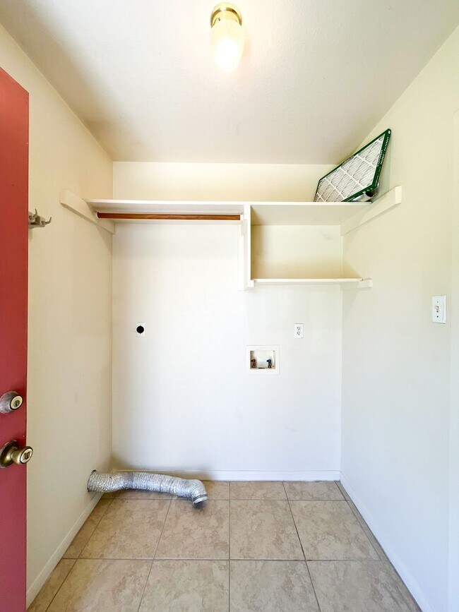 Building Photo - 5302 Daybreak Dr