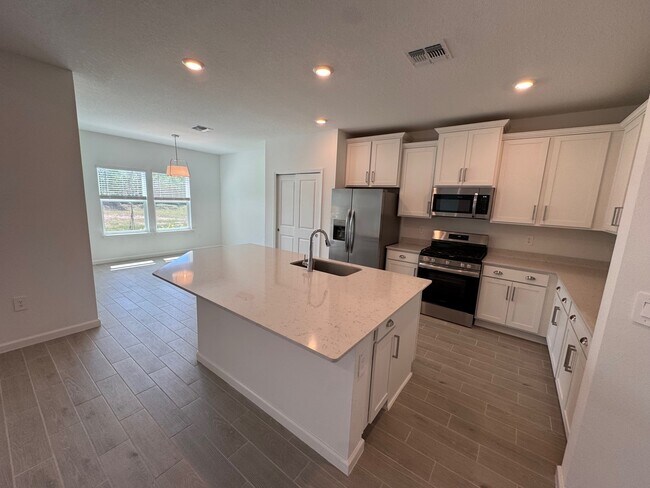 Building Photo - 13717 NW Convergence Blvd