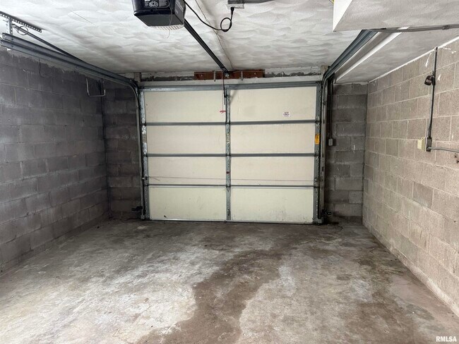 Building Photo - 3319 N Marquette St