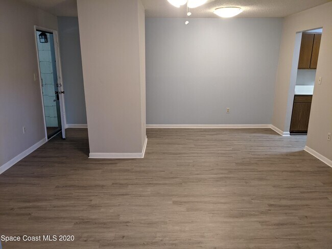Building Photo - 3510 Sable Palm Ln