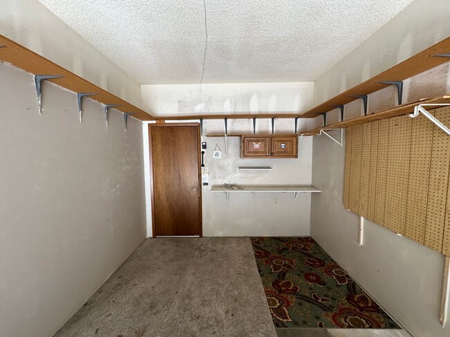 Building Photo - 2 bedroom 2 bath condo w/ balcony & garage...