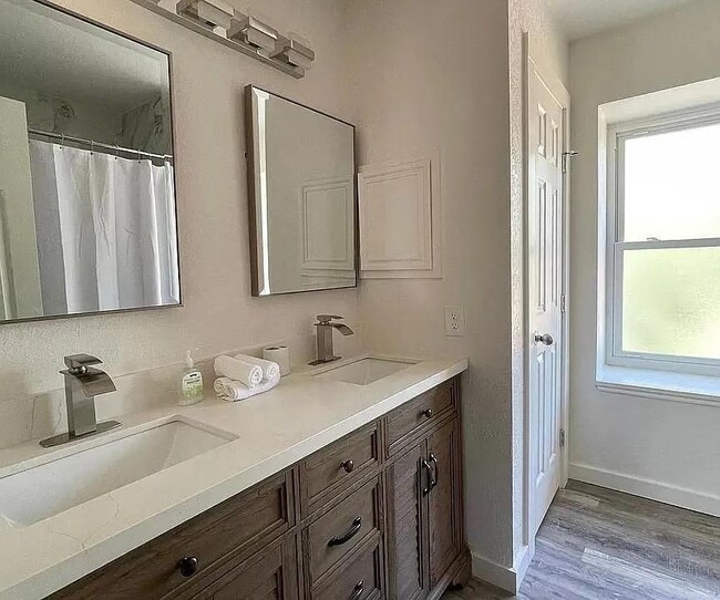 Building Photo - 2502 Tracy Cove