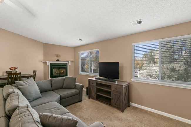 Building Photo - Beautiful 2BD/2BA townhome in Table Mountain Heights