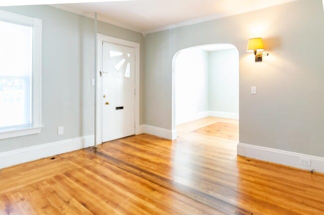 Building Photo - 642 Maple St