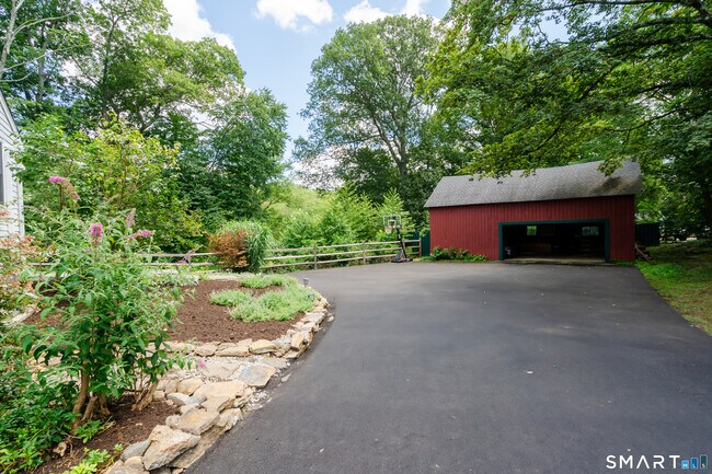 Building Photo - 1005 Smith Ridge Rd