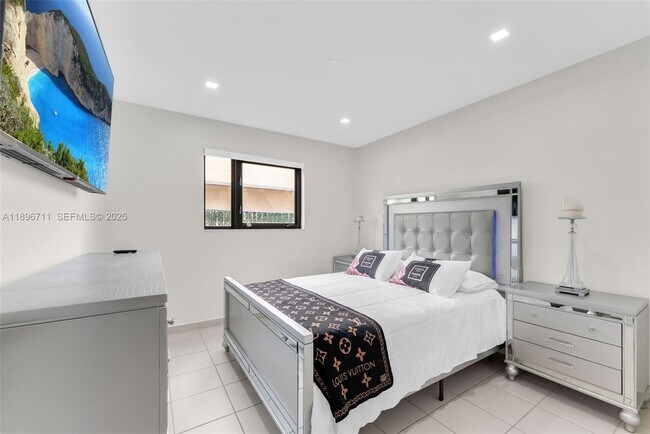 Building Photo - 1417 SW 139th Ave