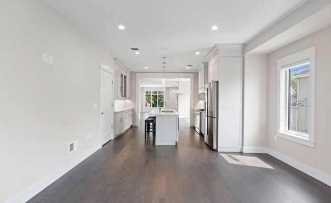 Building Photo - 1639 Maple St