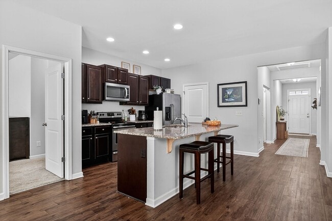 Building Photo - Modern 3 Bedroom Home Near Beaches & Boat Ramp