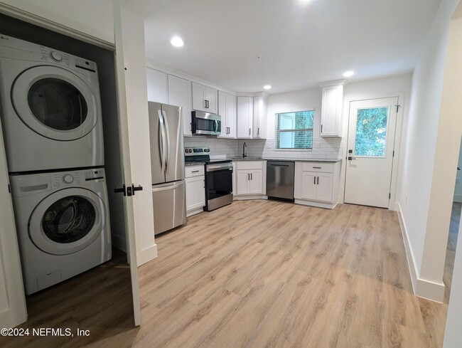 Building Photo - 1900 Danese Ct