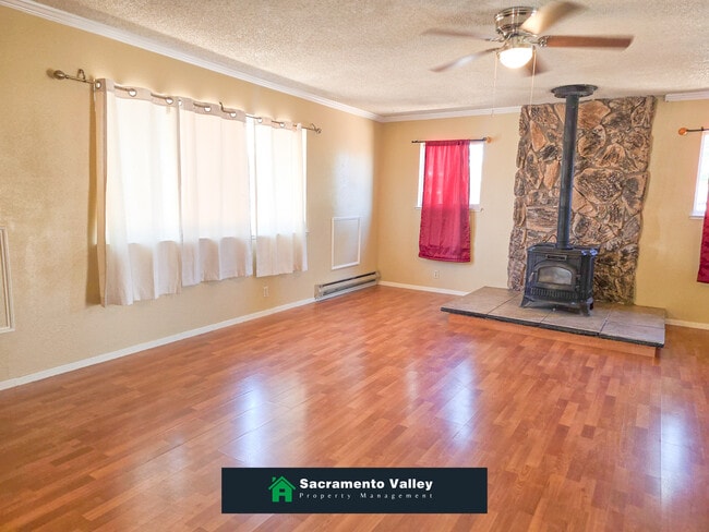 Building Photo - 8765 Crucero Dr