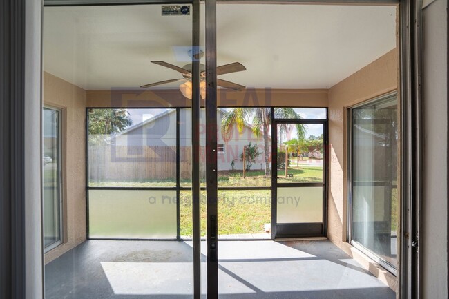 Building Photo - Lovely 3 Bed 2 Bath in Bradenton available...