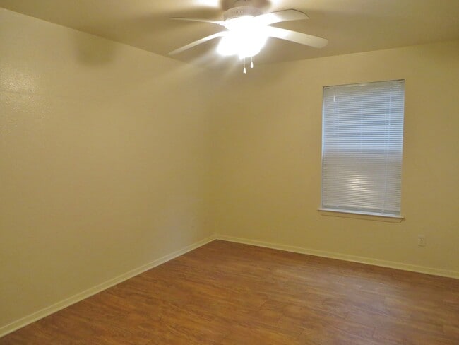 Building Photo - 2 Bedroom 2 Bathroom Unit In Georgetown