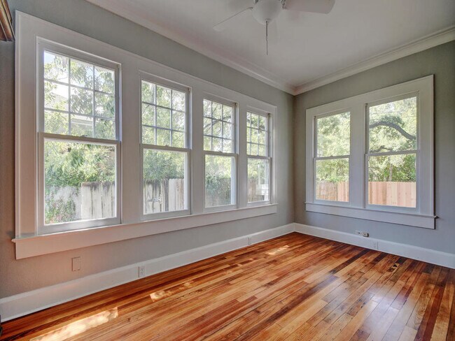 Building Photo - UT PRE-LEASE: Luxury 4 bedroom home in Wes...