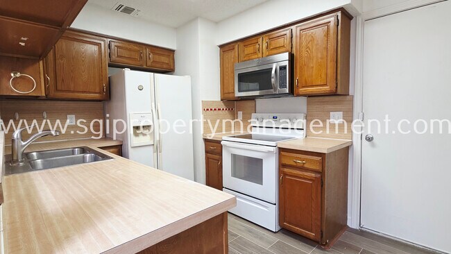 Building Photo - 2408 Centaurus Dr