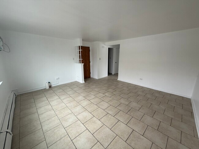 Building Photo - 9575 Maple Dr