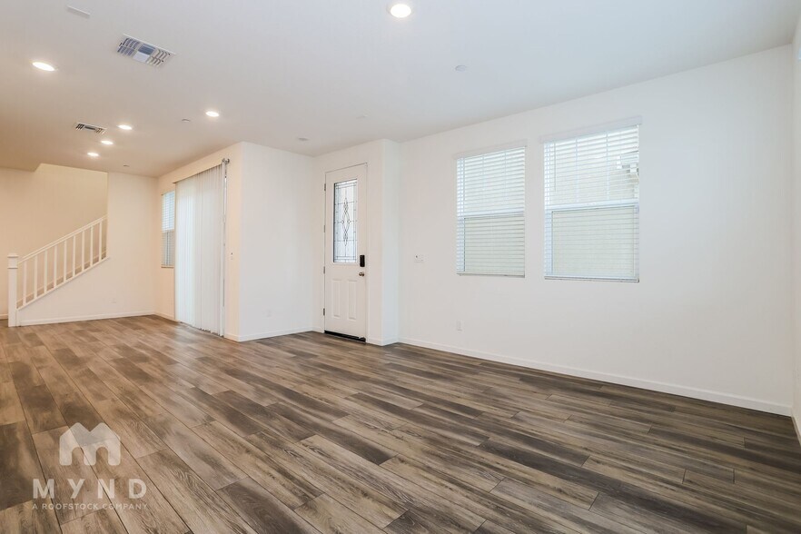 Building Photo - 7942 Pitcher St