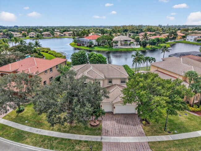 Building Photo - 9826 Vía Amati