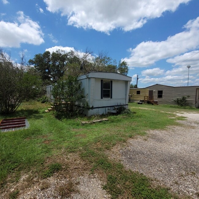 Building Photo - 2 BD 1 BA Mobile in Quiet Park Available Now!