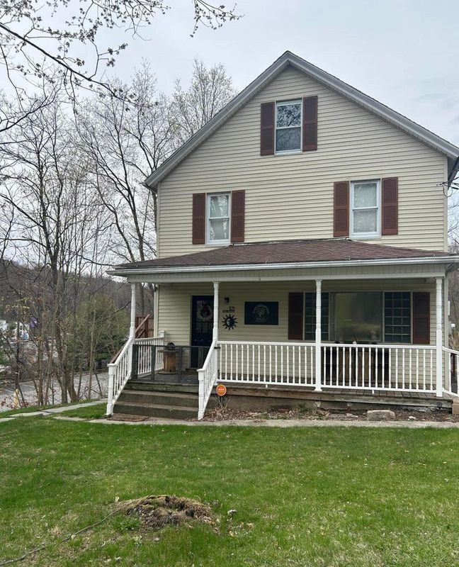 Primary Photo - 105 Willowbrook Rd