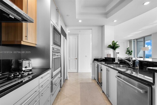 Building Photo - 10295 Collins Ave