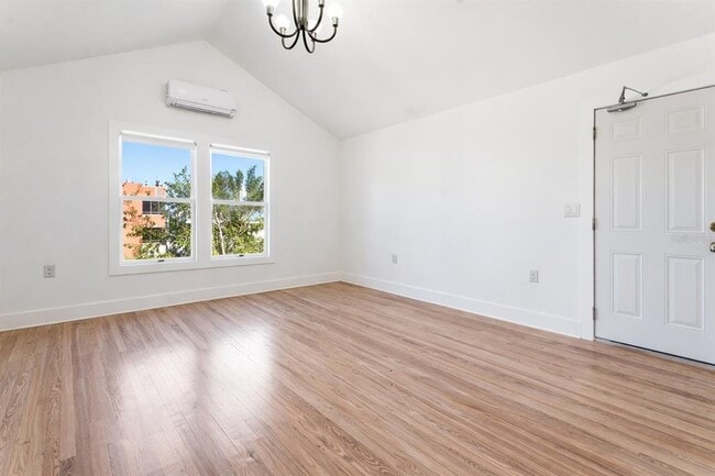 Building Photo - 326 6th Ave N