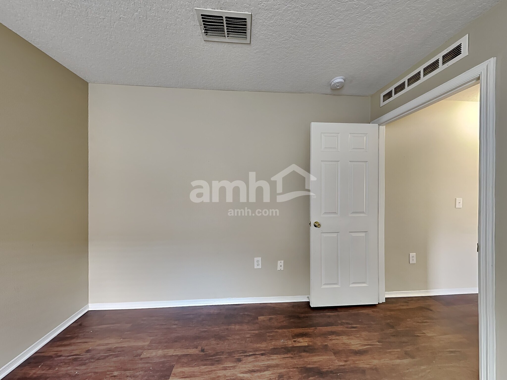 Building Photo - 2325 Ole Hickory Dr