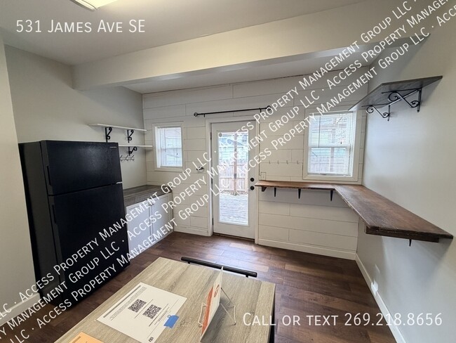 Building Photo - 531 James Ave SE