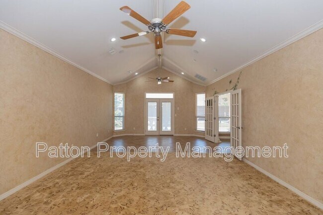 Building Photo - 6910 Logan Pl