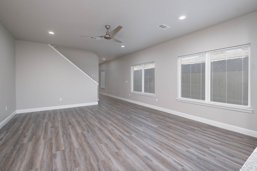 Building Photo - 1810 3rd Ave