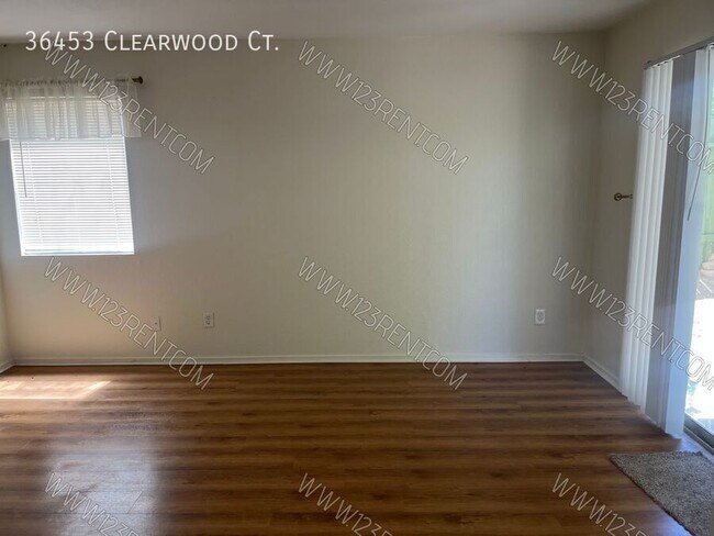 Building Photo - 36453 Clearwood Ct