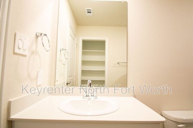 Building Photo - 2106 Dunbar Dr