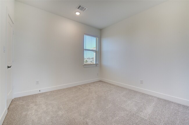 Building Photo - 1419 Shaded Rock Dr