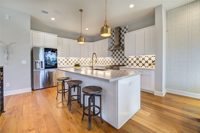 Building Photo - 820 Wakefield Dr