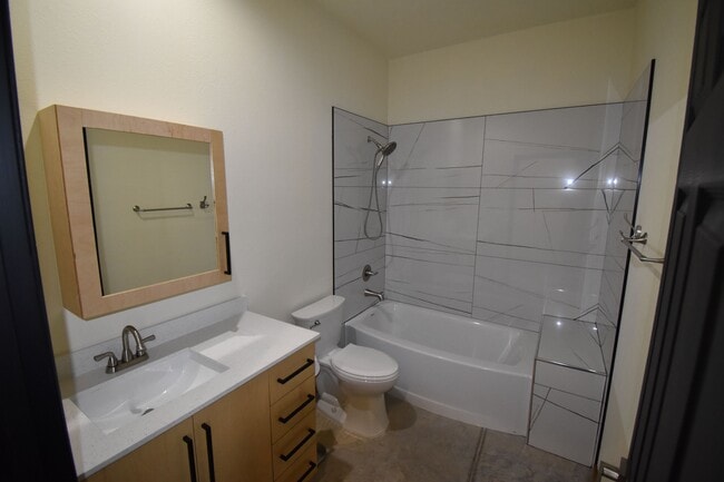 Building Photo - 780 8th Ave NE