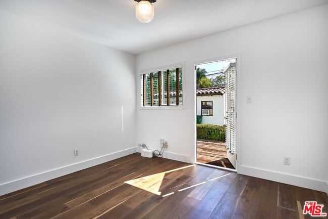 Building Photo - 1430 S Sierra Bonita Ave