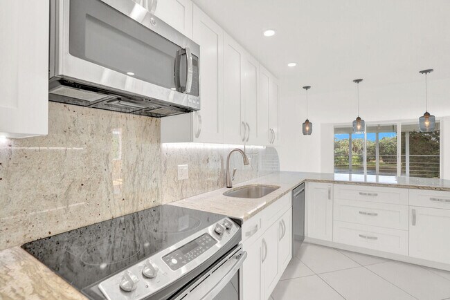 Building Photo - 804 Cypress Blvd