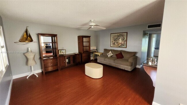 Building Photo - 419 Saxony Way